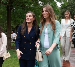 Su Majestad la Reina y Su Alteza Real la Infanta Doña Sofía durante el encuentro